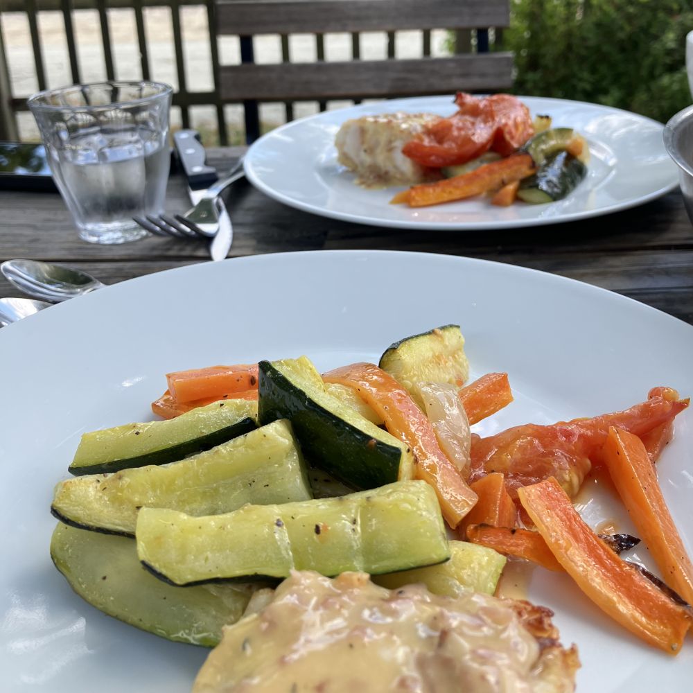 Poisson de Loire au beurre blanc, chaque samedi midi au gîte l'Ecluse de la Tindière. Poisson de Loire au beurre blanc, chaque samedi midi au gîte l'Ecluse de la Tindière.