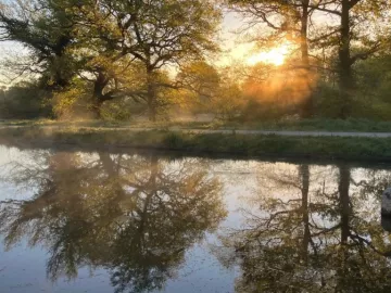Un matin à La Tindière ☀️ 

Plutôt thé ou café pour accompagner ce magnifique levé de soleil ?