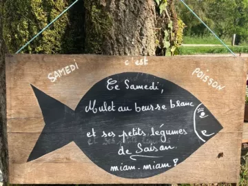 🎣LE SAMEDI C'EST...POISSON!🎣

Ce midi, pour accompagner ce beau temps et la douceur du paysage à La Tindière,  le chef vous propose de vous...