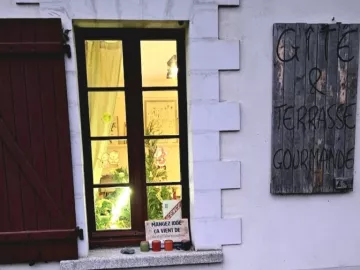 ✨️🎄JOYEUSES FÊTES DE FIN D'ANNÉE🎄✨️

Depuis notre petite maison éclusière 🏡 où il sent bon la gaufre 🧇 et le sapin🎄, nous vous souhaitons de...