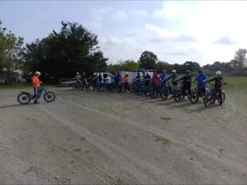 Briefing dans le vignoble Nantais au départ de La Fruitiere pour un EVG ensoleillé