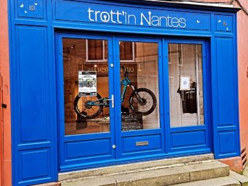 La 1ere boutique de Trott'in Nantes ouvre ses portes au cœur de Clisson ... au menu : randonnées en Trottinettes Tout-Terrain électriques au départ...